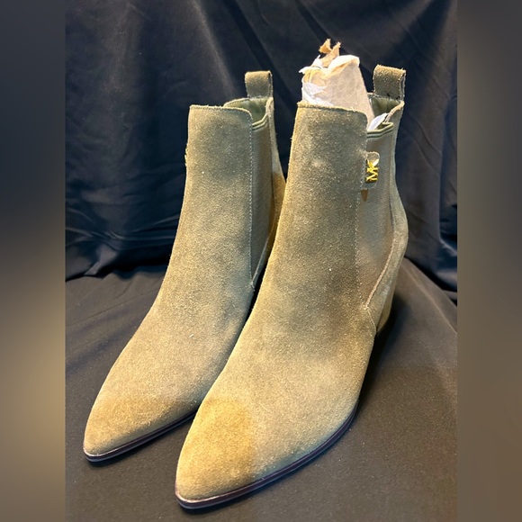 MICHAEL Michael Kors Women's Maris Bootie Suede in Beautiful Olive size 5 - Picture 2 of 7